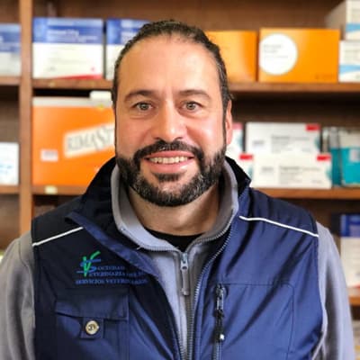 Iván Suárez Bustelo - Veterinario especialista en grandes animales